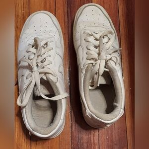 NIKE AIR FORCE LOW TRIPLE WHITE Size 6.5 Y